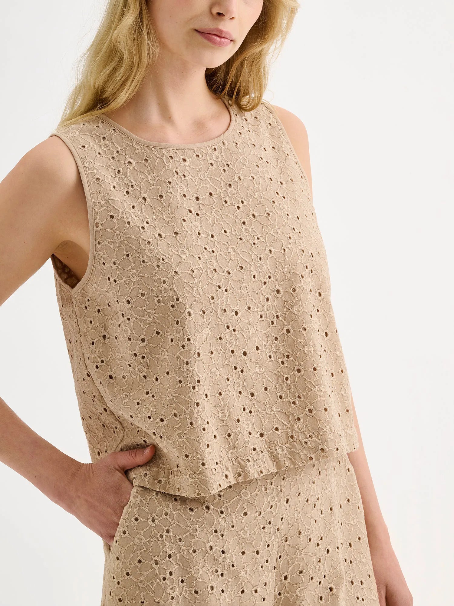 beige